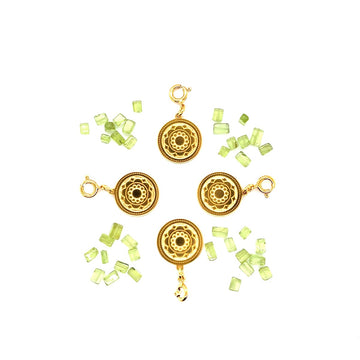 Zawieszka Królowa Denarów z kolekcji Ewa Mrochen Jewellery, srebrna biżuteria z detalami w kształt królowej denarów.