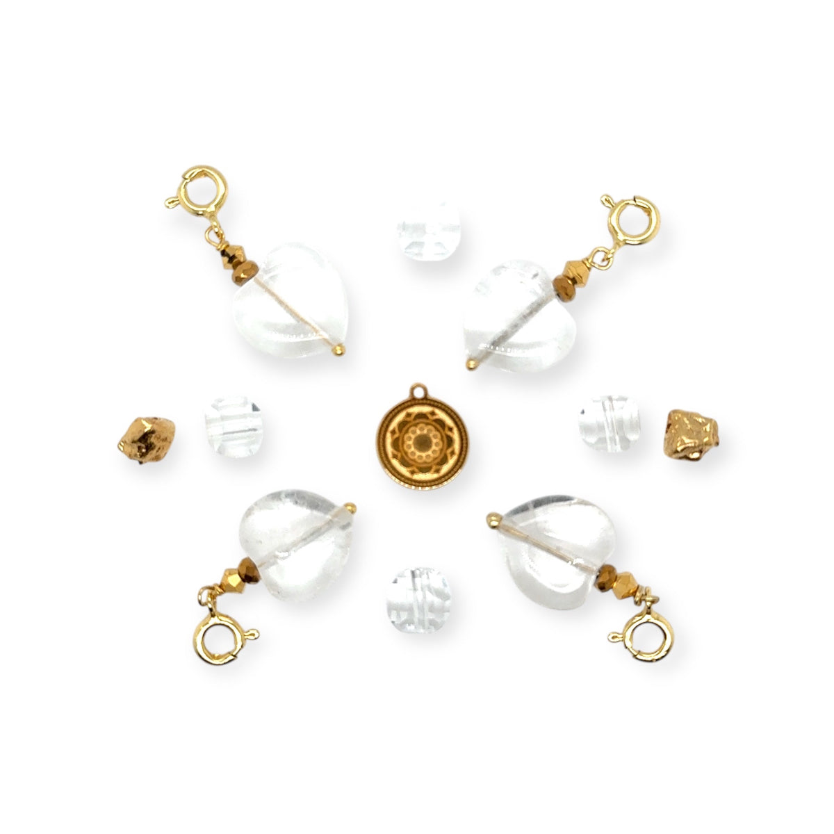 Zawieszka w kształcie serca z kryształu górskiego od Ewa Mrochen Jewellery® na zdjęciu.