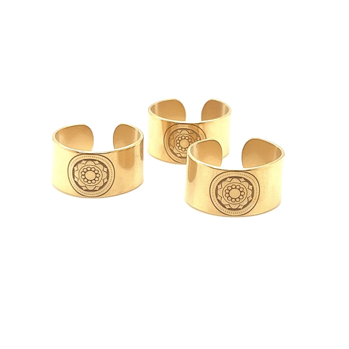 Biżuteria amulet przypominający od Ewa Mrochen Jewellery, ozdobny i elegancki element biżuterii na co dzień.
