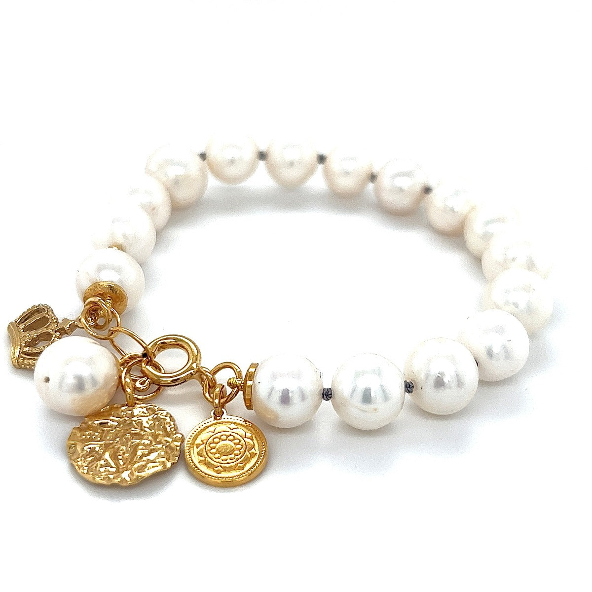 Elegancka bransoletka Ewa Mrochen Jewellery z białą perłą i koralikami w odcieniach śmietanki, na 15 cm.
