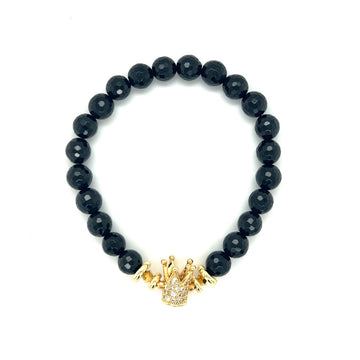 Czarna bransoletka z turmalinem Korona Królowej Gold od Ewa Mrochen Jewellery na nadgarstku, elegancka i stylowa biżuteria.