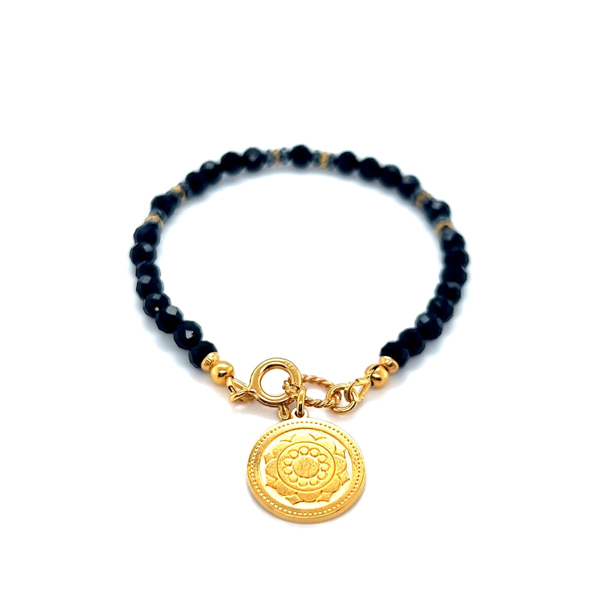 Czarna turmalinowa bransoletka Ewa Mrochen Jewellery z 15 cm, symbol ochrony i pozytywnej transformacji, na nadgarstku.