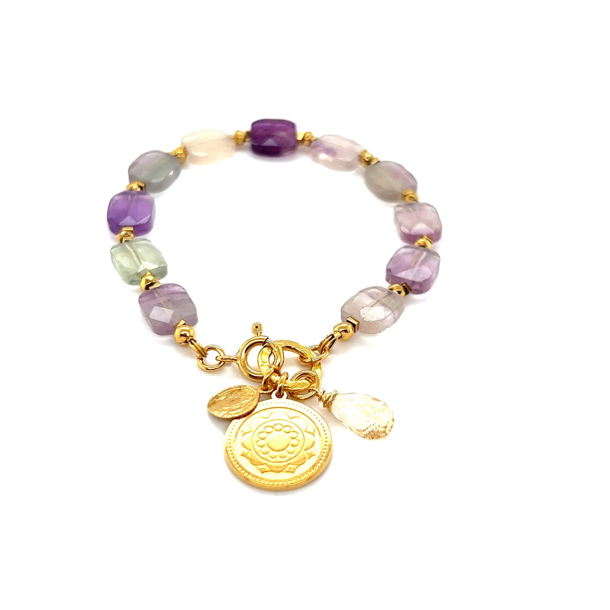 Ewa Mrochen Jewellery fluorytowa bransoletka Fenomenalna na nadgarstku, naturalne kamienie, elegancki design, detal na zdjęciu