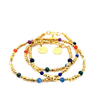Bransoletka Harmonia Czakr Ewa Mrochen Jewellery na nadgarstku z naturalnymi czakrami i delikatnym designem.