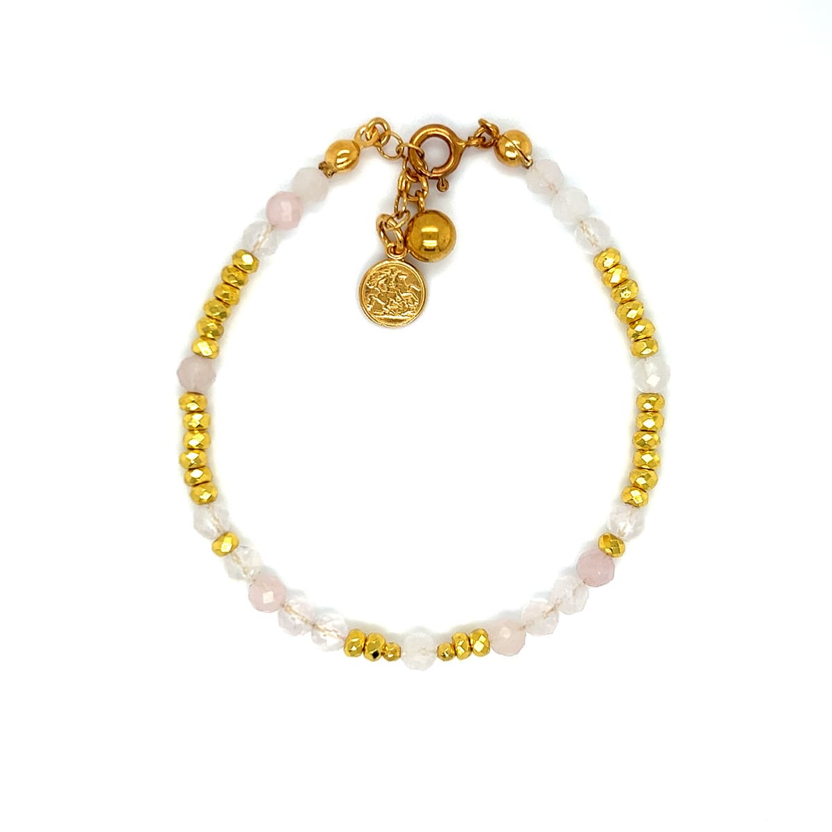 Bransoletka z różowego kwarcu od Ewa Mrochen Jewellery na nadgarstku, naturalny kamień i subtelny design.