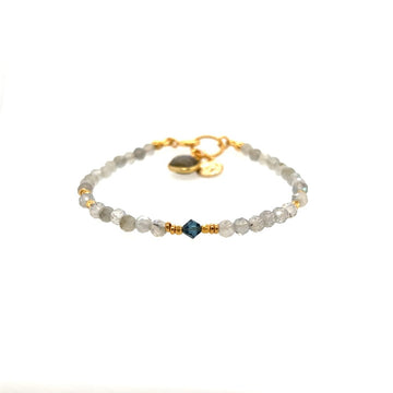 Labradorytowa bransoletka Magic DREAM od Ewa Mrochen Jewellery na nadgarstku, z kamieniami Labradorytu, elegancki dodatek do stylizacji