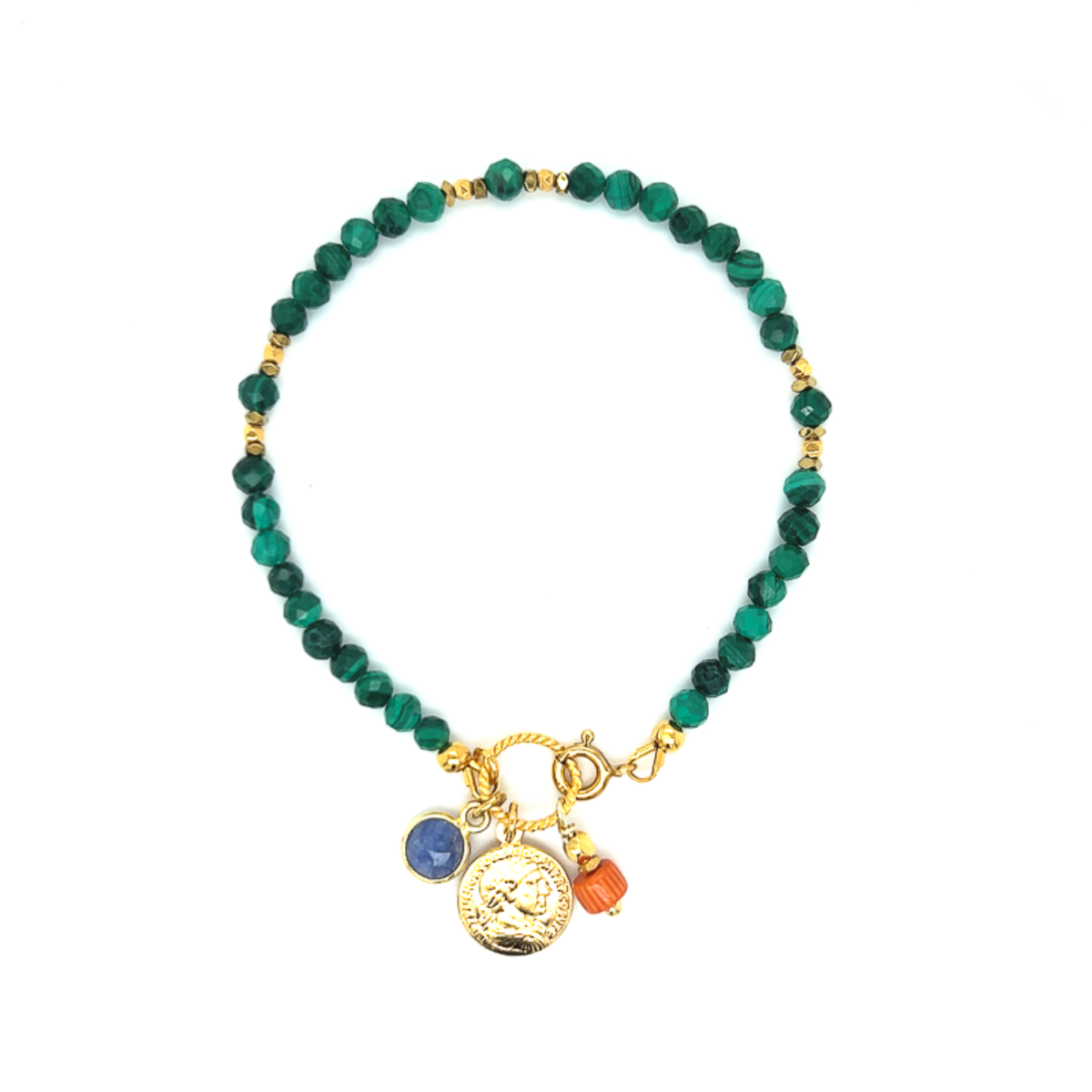 Malachitowa bransoletka Hart Ducha od Ewa Mrochen Jewellery na nadgarstku, ręcznie wykonana z naturalnych kamieni.