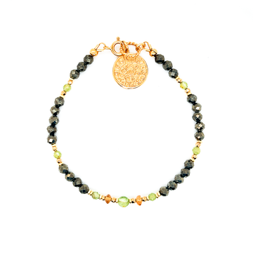 Bransoletka Ewa Mrochen Jewellery z pirytami, cytrynem, peridotem i magnesem, ozdobiona kamieniami na elastycznej taśmie.