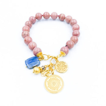 Bransoletka Rodochrozyt Szczęśliwe Relacje od Ewa Mrochen Jewellery, ozdobny naszyjnik z kamieniami Rodochrozyt na ręku