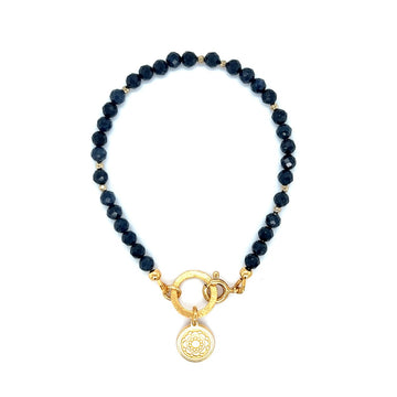 Bransoletka Ewa Mrochen Jewelry z szafirami, elegancki dodatek z kamieni szlachetnych na delikatnym łańcuszku.