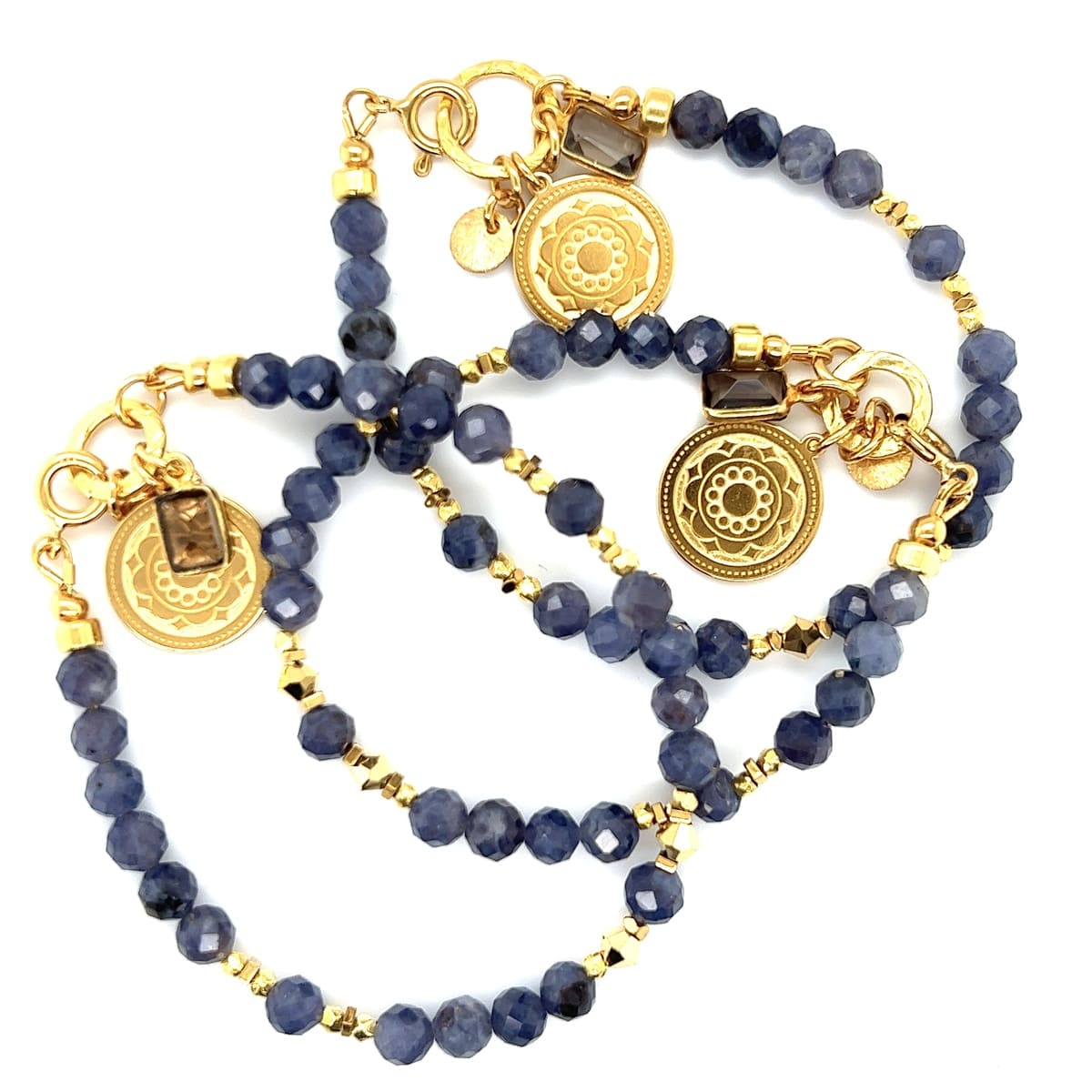 Tanzanitowa bransoletka Bogini Wyzwolenia z diamentami od Ewa Mrochen Jewellery na ręce, elegancki dodatek biżuteryjny