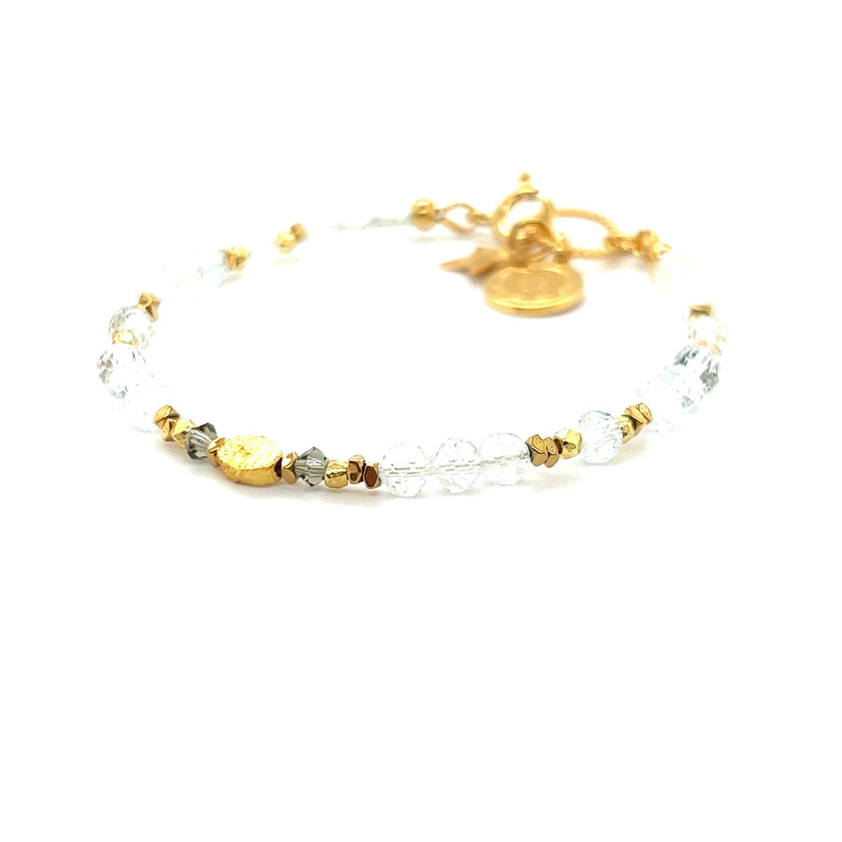 Błękitna bransoletka Topaz Magia Łagodności od Ewa Mrochen Jewellery z koralikami i srebrnymi elementami na białym tle