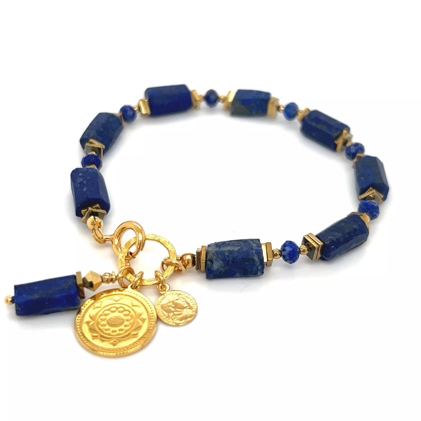 Bransoletka z lapis lazuli od Ewa Mrochen Jewellery, kamienie wewnętrznej mądrości na delikatnym sznurku.