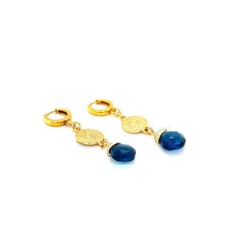 Kolczyki Iolit marki Ewa Mrochen Jewellery, eleganckie i nowoczesne, widoczne na zdjęciu z delikatnym designem.