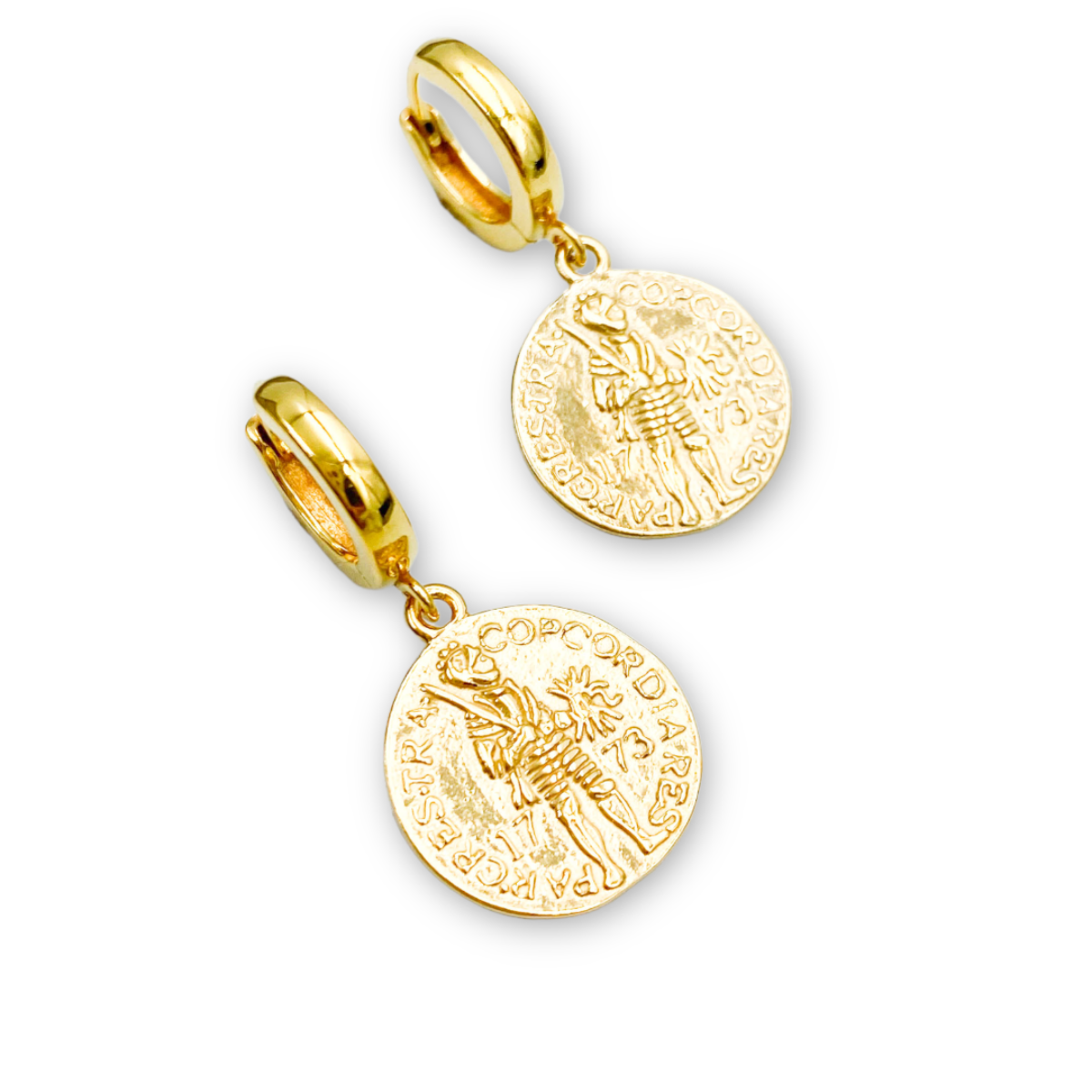 Kolczyki z monetą Księżna od Ewa Mrochen Jewellery, srebrne kolczyki z ozdobną zawieszką w kształcie monety.