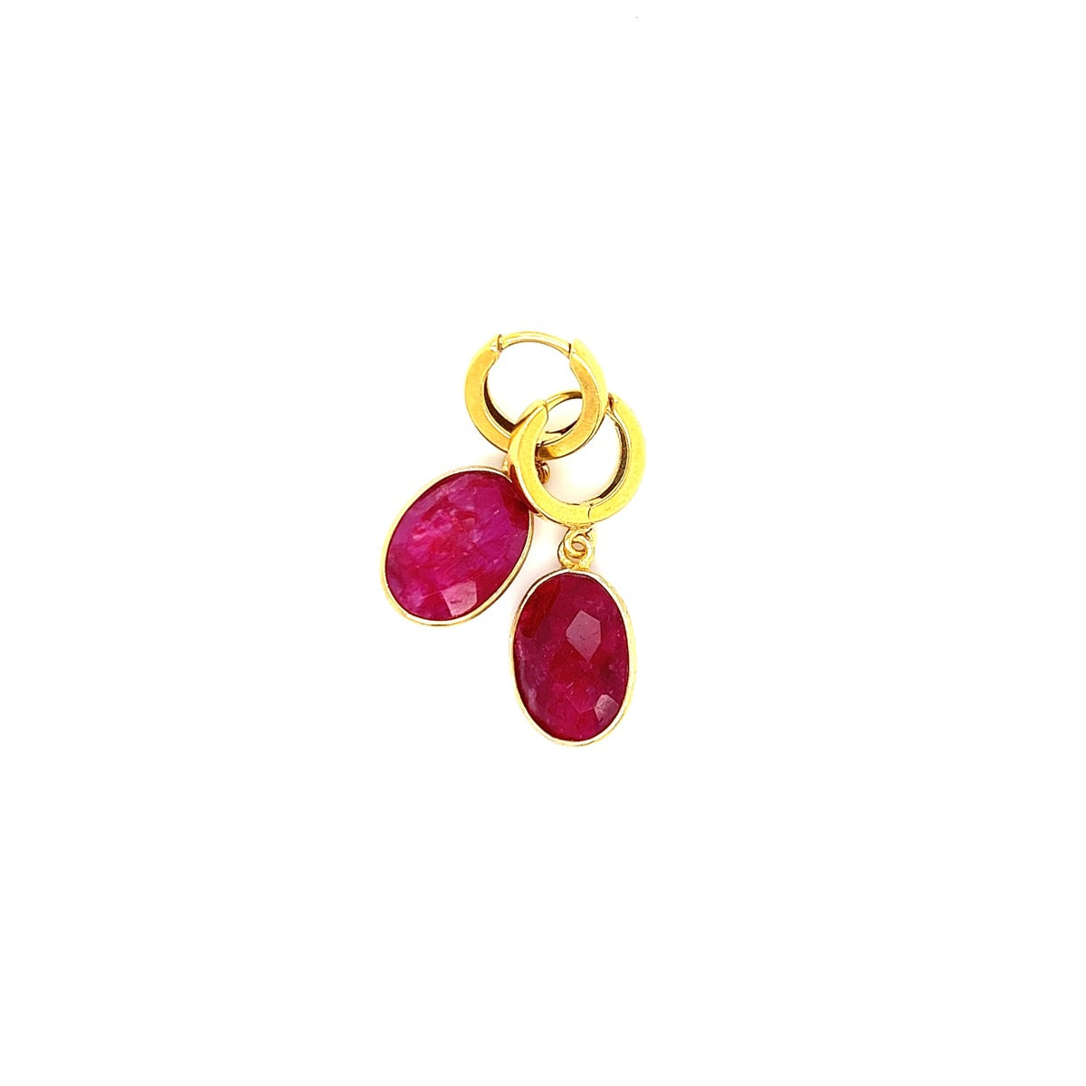 Kolczyki Rubin z klejnotem marki Ewa Mrochen Jewellery, elegancki design, ozdobione czerwonymi kamieniami, luksusowe i stylowe
