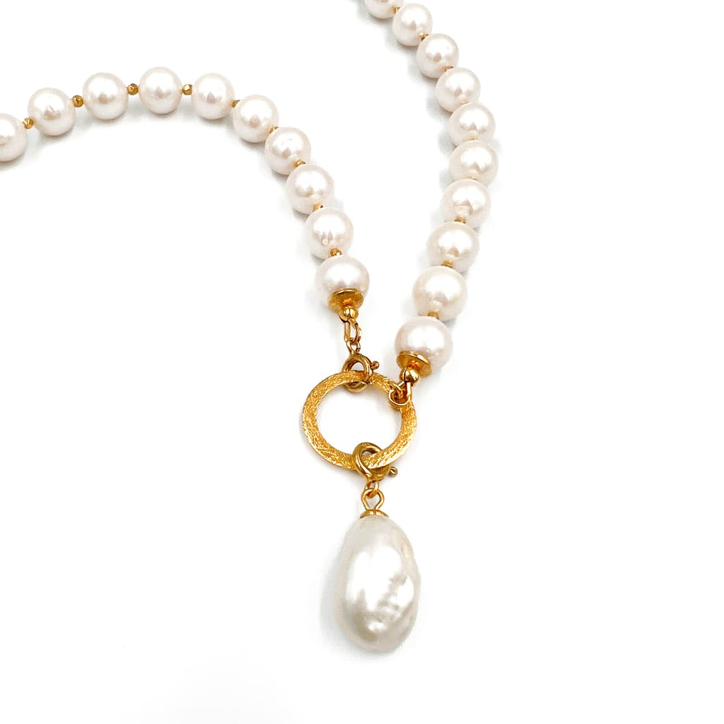 Naszyjnik z białych pereł EVE od Ewa Mrochen Jewellery, długość 45 cm, elegancki i subtelny dodatek do stroju