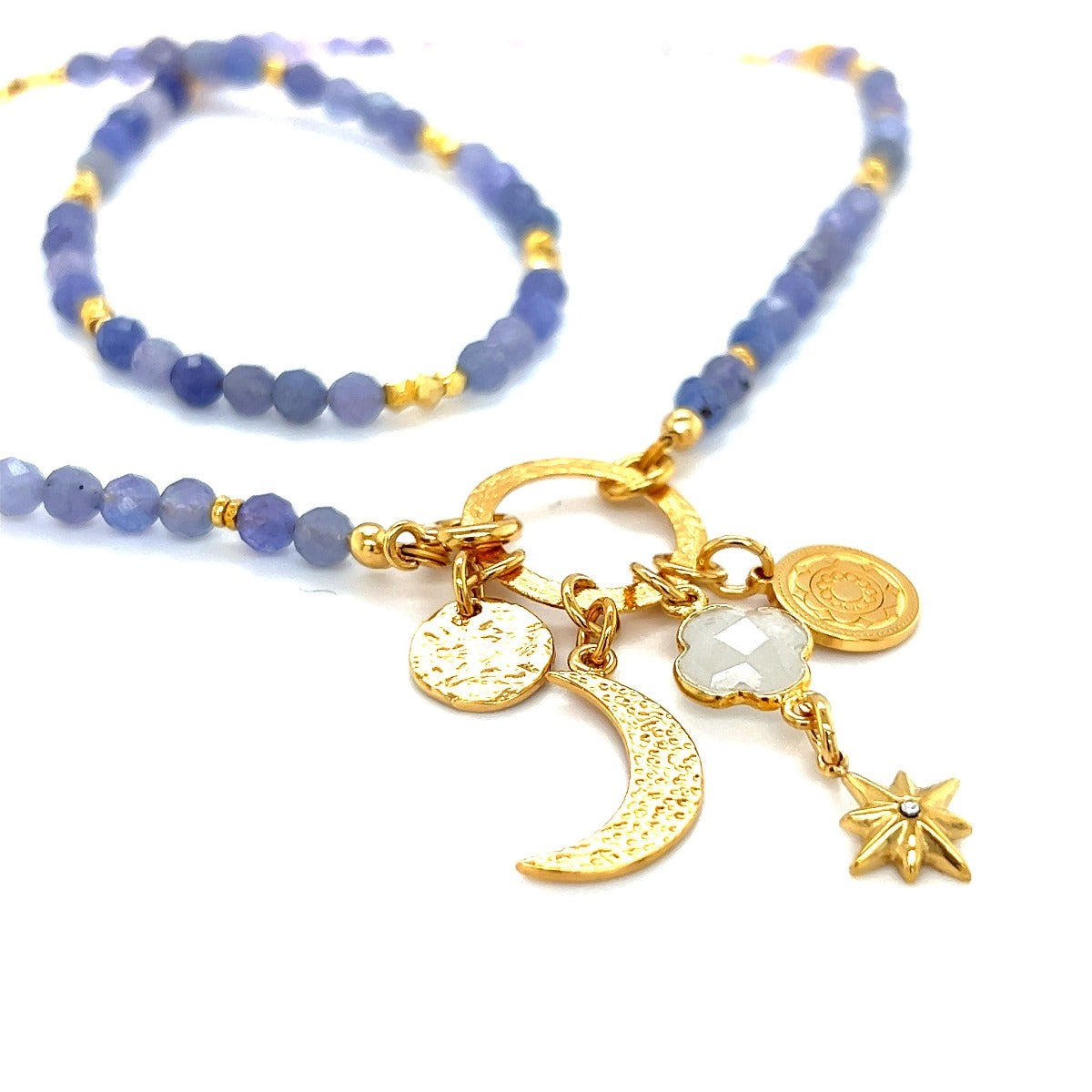 Naszyjnik Tanzanit Moc jest Kobietą od Ewa Mrochen Jewellery, elegancki srebrny łańcuch z ozdobnym zawieszeniem z tanzanitem