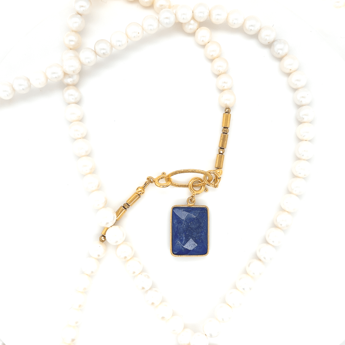 Biały naszyjnik z perłą od Ewa Mrochen Jewellery, elegancki naszyjnik Lady Style z perłami na srebrnym łańcuszku
