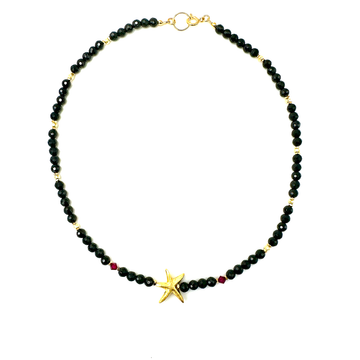 Czarny spinel i srebrny naszyjnik Majestat Szlachetności od Ewa Mrochen Jewellery, elegancki i subtelny design.