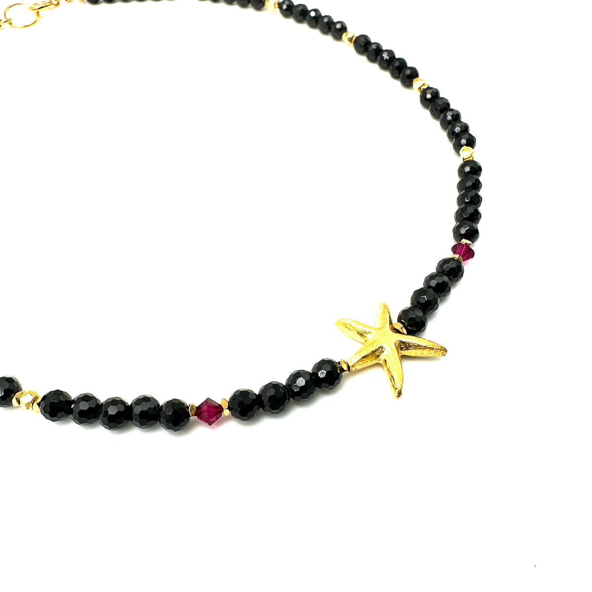 Czarny naszyjnik Spinel od Ewa Mrochen Jewellery, elegancki naszyjnik z czarnym spinel, delikatny i stylowy dodatek biżuteryjny.