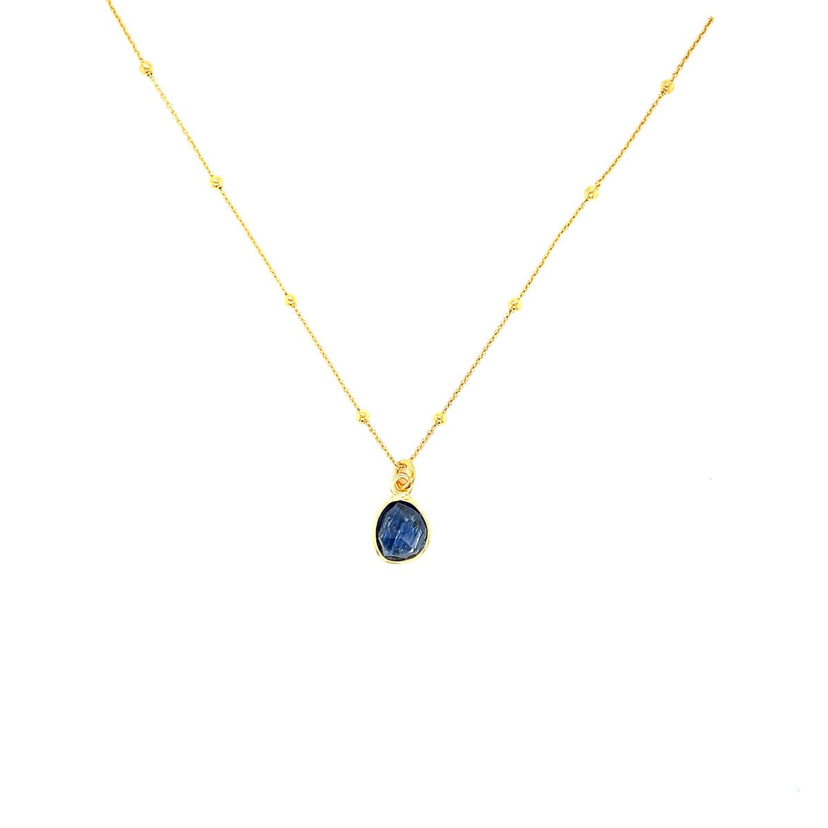 Naszyjnik Kyanit z kolekcji Magia Dialogu od Ewa Mrochen Jewellery, z niebieskim kamieniem i srebrnym łańcuszkiem.