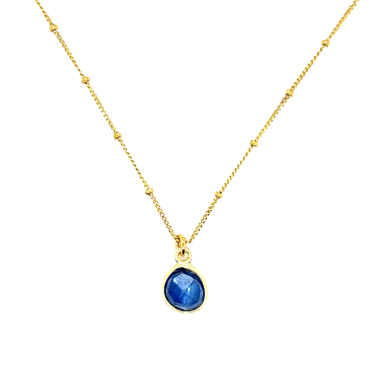 Naszyjnik Kyanit od Ewa Mrochen Jewellery z zawieszką z napisem Power of the word, ozdobny i elegancki dodatek biżuteryjny.