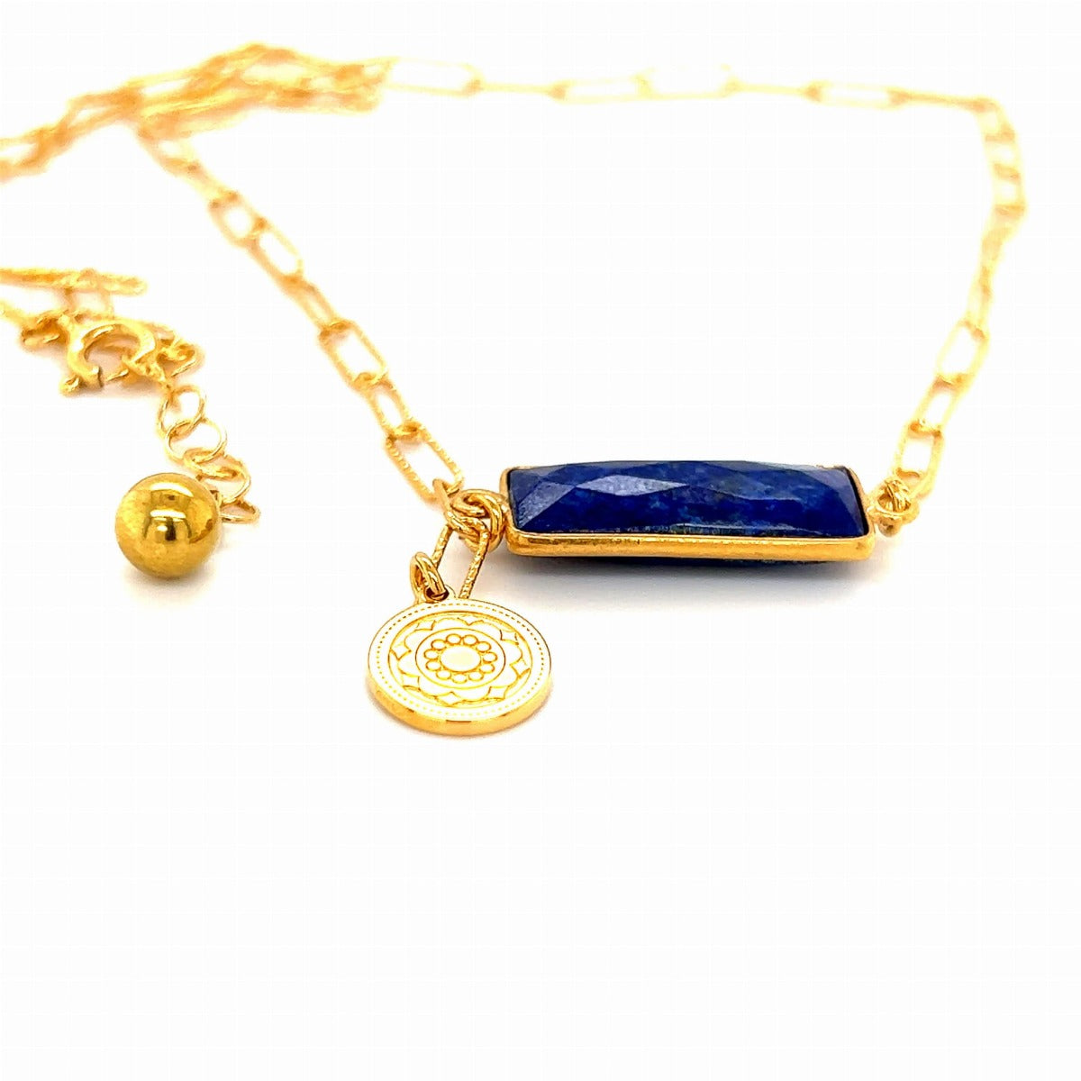 Lapis lazuli naszyjnik "Strażniczka mądrości" od Ewa Mrochen Jewellery, z niebieskimi kamieniami i delikatnym zawieszeniem