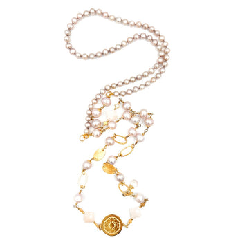 Długi naszyjnik z różowych pereł Ewa Mrochen Jewellery, elegancki dodatek do kobiecych stylizacji