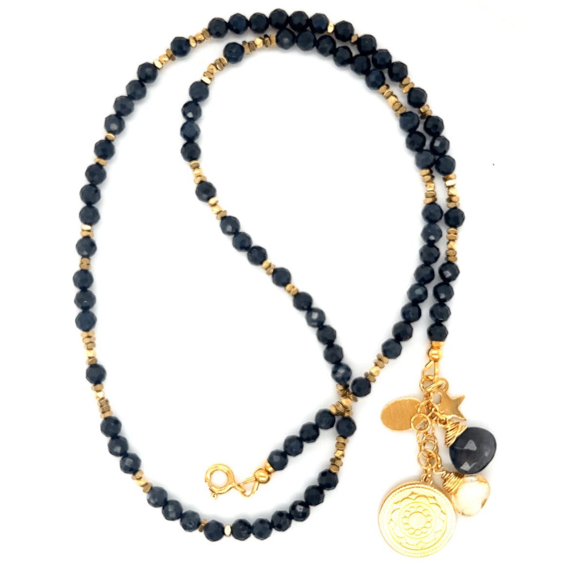 Srebrny naszyjnik Szafir Klejnot Wybaczenia od Ewa Mrochen Jewellery z dużym niebieskim szafirem i delikatnym łańcuszkiem