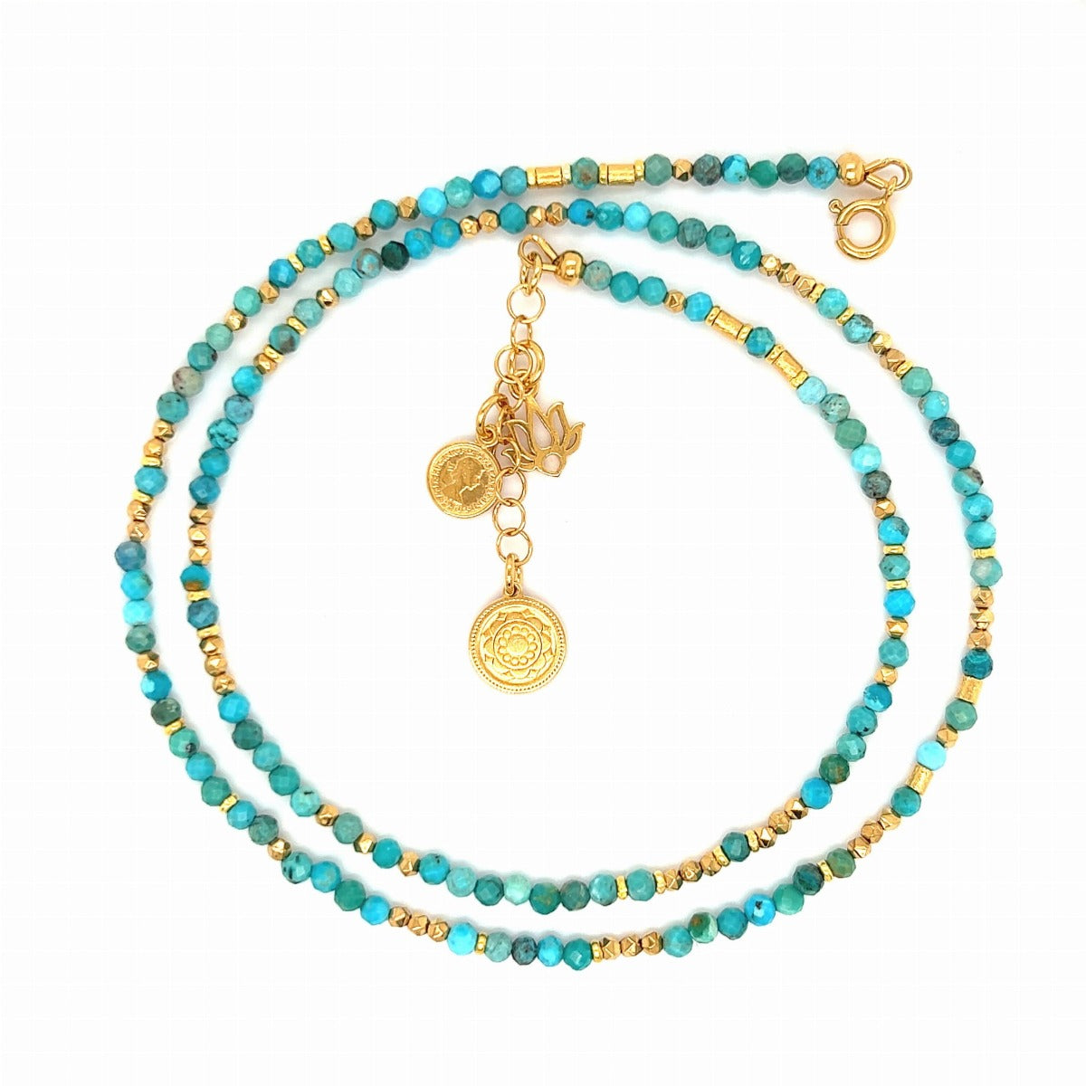 Srebrny naszyjnik z turkusem i klejnotem pomyślności od Ewa Mrochen Jewellery na tle jasnego tła