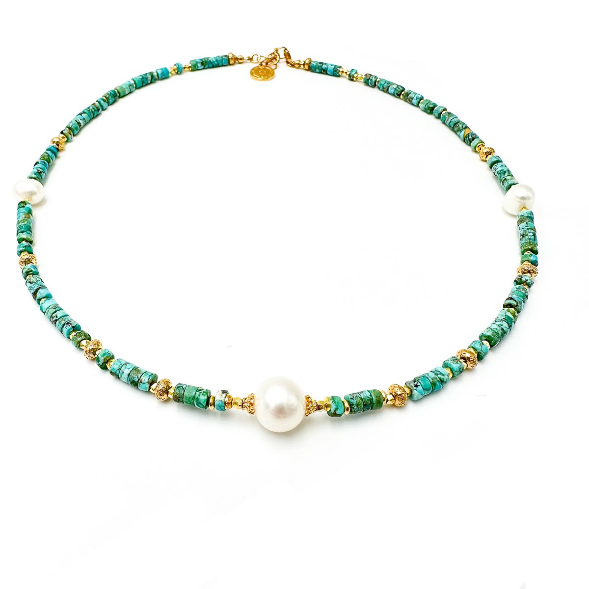 Naszyjnik Turkus od Ewa Mrochen Jewellery, elegancki z naturalnym kamieniem turkusu na delikatnym łańcuszku.