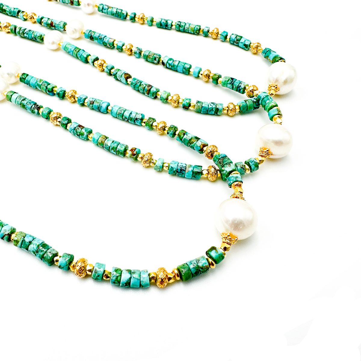 Turkusowy naszyjnik Ewa Mrochen Jewellery, elegancki i ozdobny, z naturalnym turkusem i delikatnym designem.