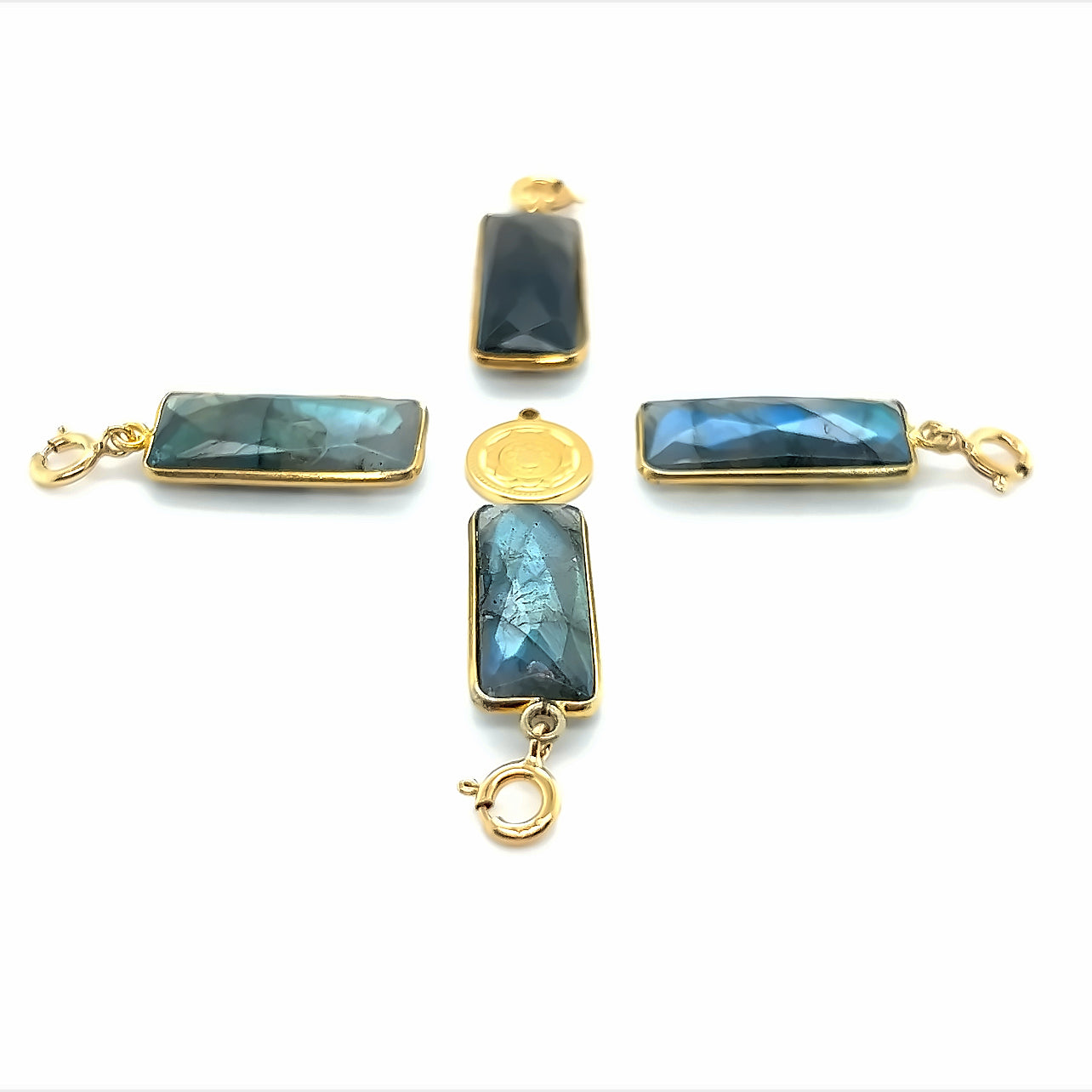 Zawieszka z labradorytem Wytworna od Ewa Mrochen Jewellery, elegancki kamień w srebrnej oprawie na delikatnym łańcuszku