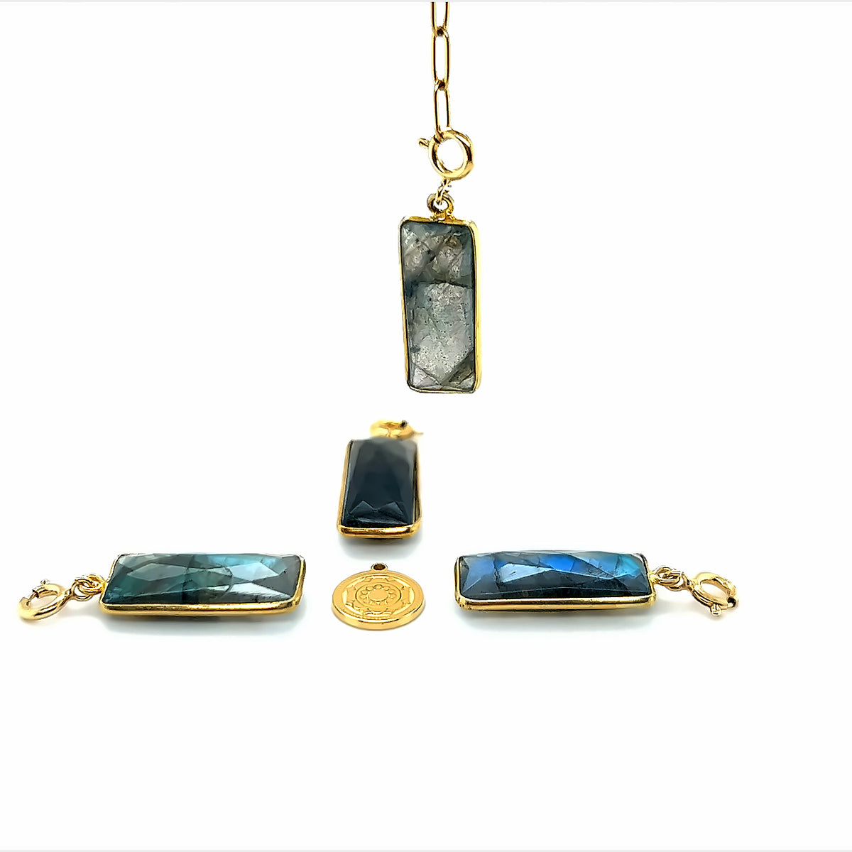 Zawieszka Labradoryt Wytworna od Ewa Mrochen Jewellery, srebrna biżuteria z naturalnym kamieniem, elegancki design.