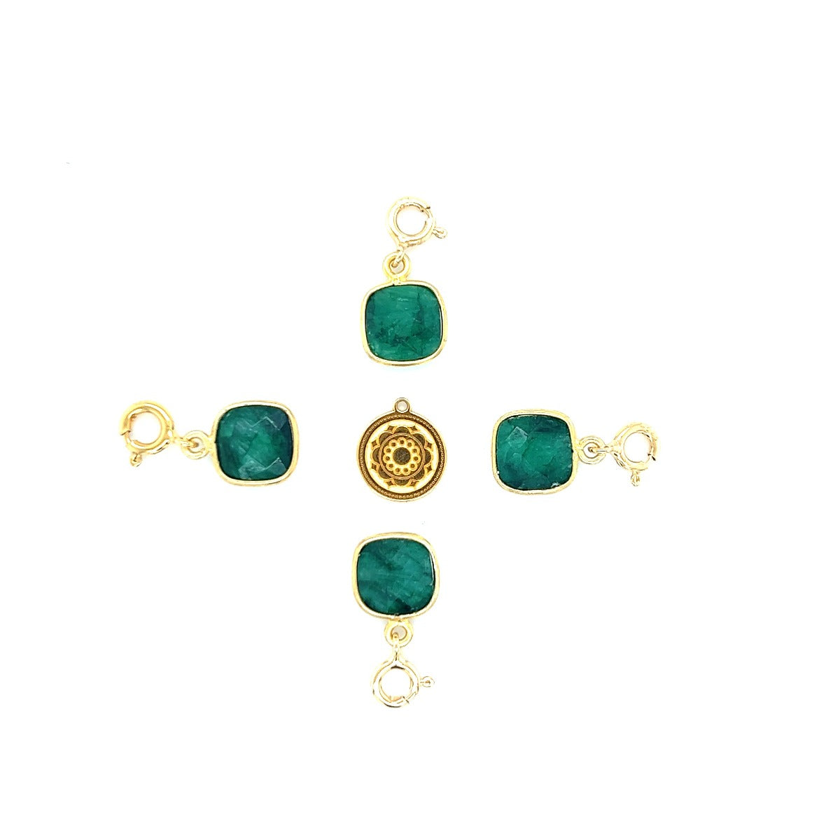 Zawieszka Szmaragd Love Welcome od Ewa Mrochen Jewellery, elegancki stalowy element z zielonym szmaragdem na delikatnym łańcuszku