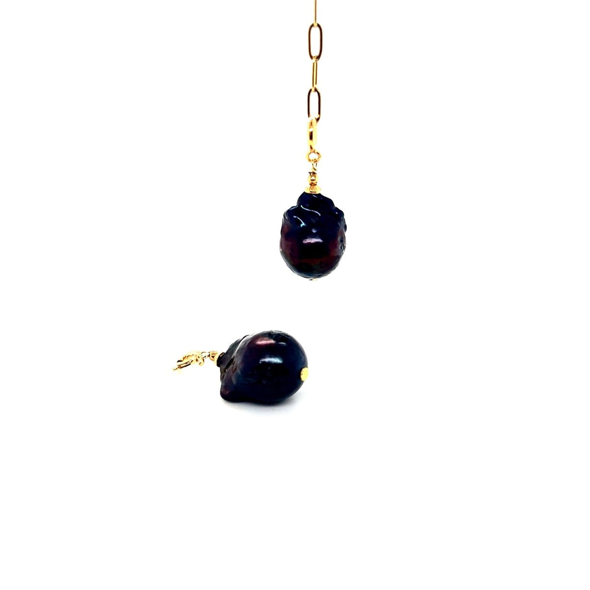 Czarna perła barokowa na zawieszce od Ewa Mrochen Jewellery, elegancki dodatek biżuteryjny na łańcuszku