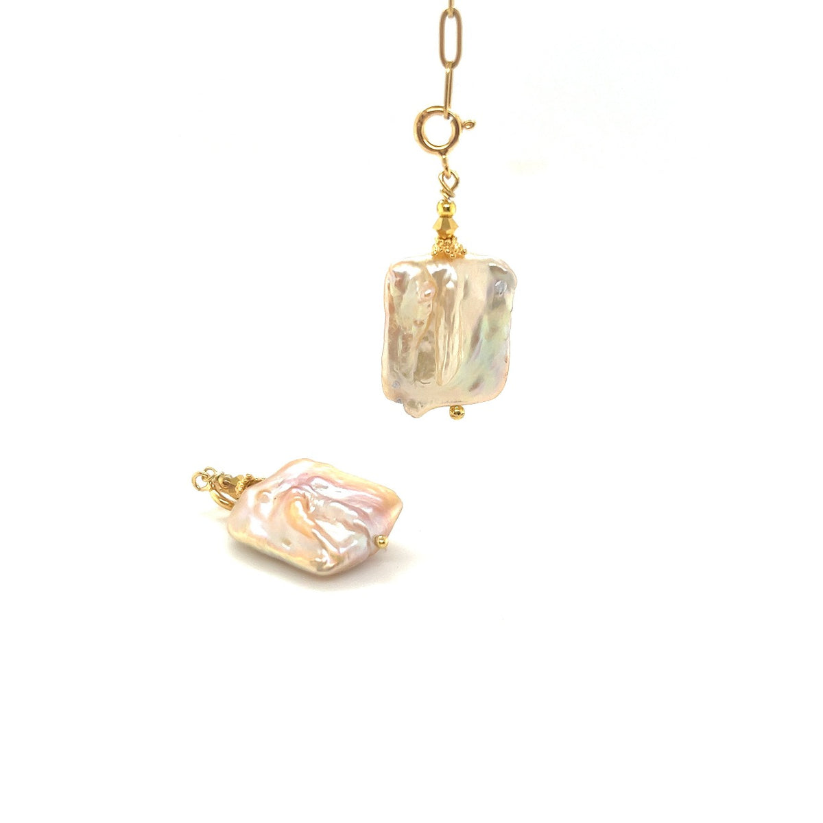 Zawieszka perła barokowa różowa Lady Me na cienkim łańcuszku, elegancka biżuteria od Ewa Mrochen Jewellery