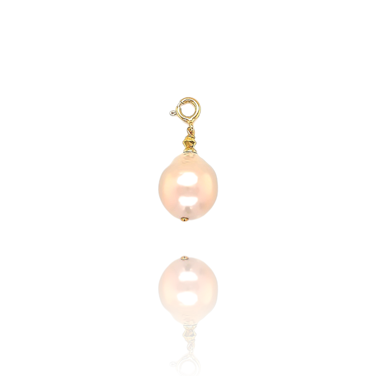 Różowa perła barokowa na zawieszce Ewa Mrochen Jewellery, elegancki dodatek biżuteryjny na łańcuszek.