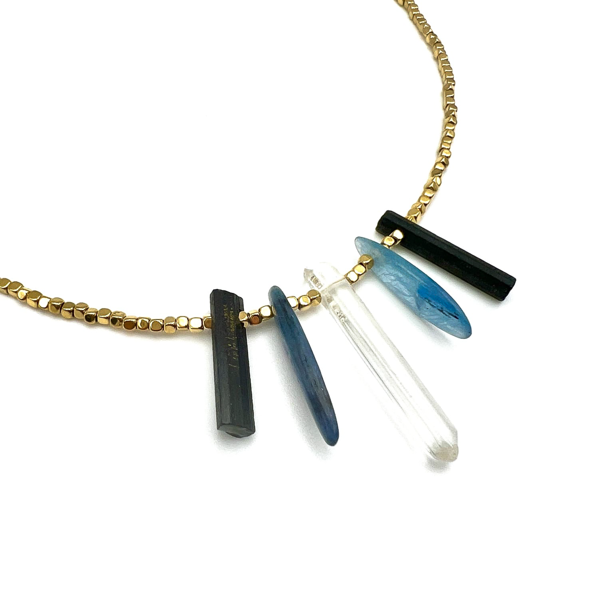 Naszyjnik z naturalnym kryształem, turmalinem, kyanitem. Ewa Mrochen Jewellery